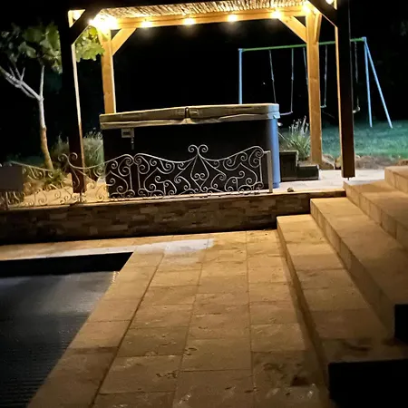 La Chiappa Bord De Avec Piscine Chauffee Et Jacuzzi Βίλα *