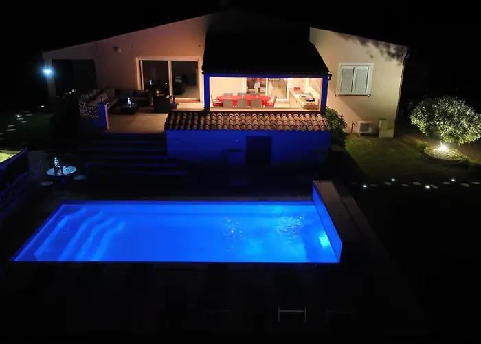 La Chiappa Bord De Avec Piscine Chauffee Et Jacuzzi *