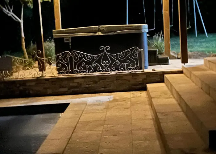 La Chiappa Bord De Avec Piscine Chauffee Et Jacuzzi Vila *