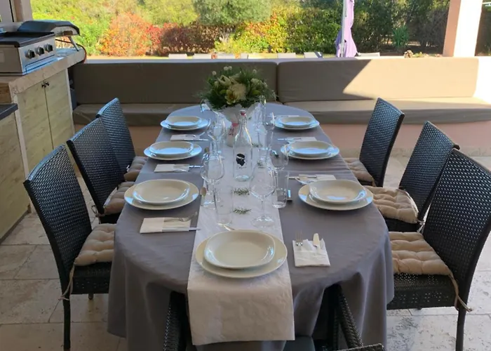 Vila La Chiappa Bord De Avec Piscine Chauffee Et Jacuzzi *