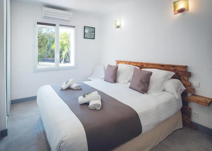 Vila La Chiappa Bord De Avec Piscine Chauffee Et Jacuzzi *